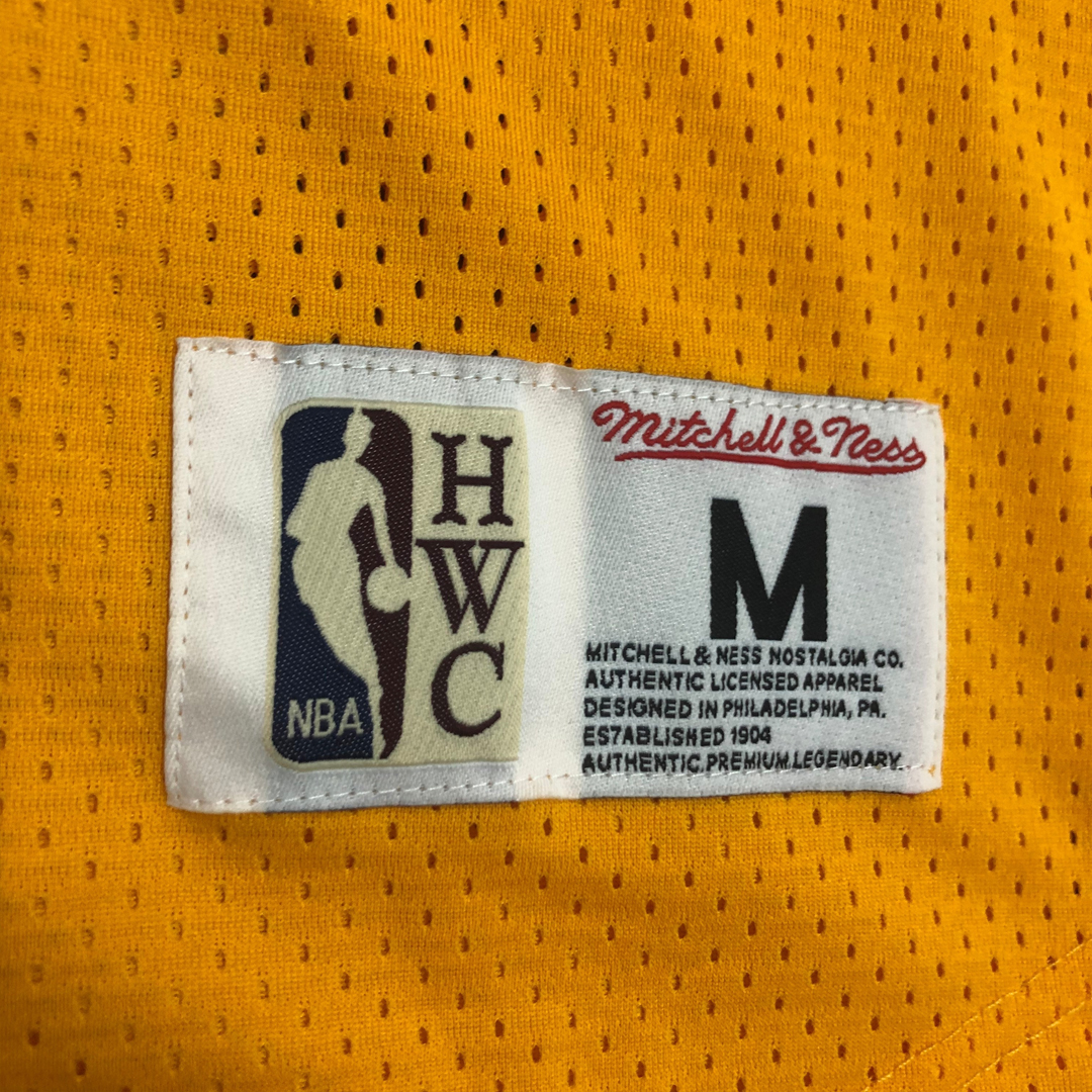 100% Authentic Aape x Mitchell Ness Lakers T Shirt M 40 lebron james kobe  bape